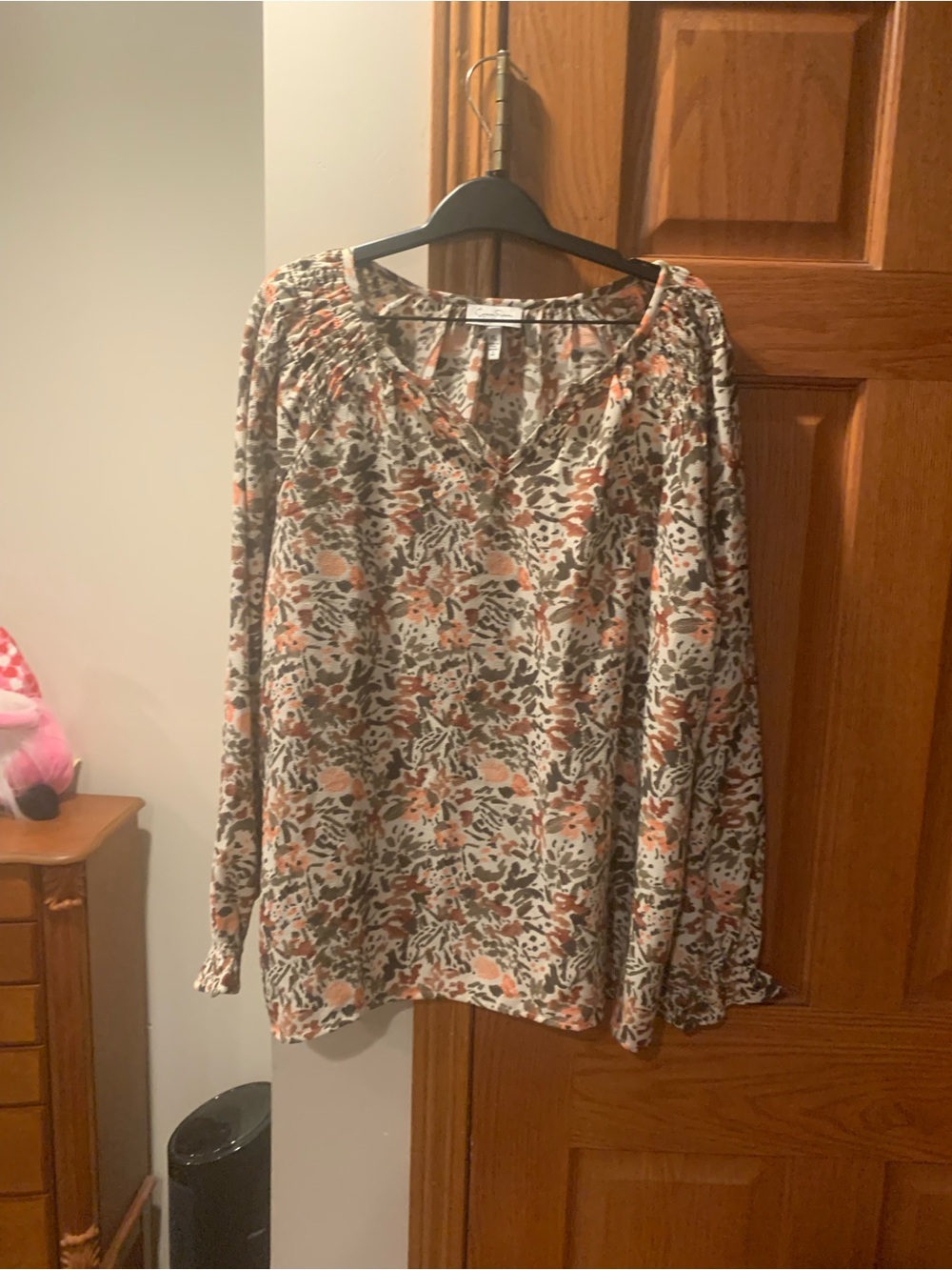 Woman’s Jessica Simpson Floral V-Neck Peasant Blouse Cream, Rust, Olive. XL